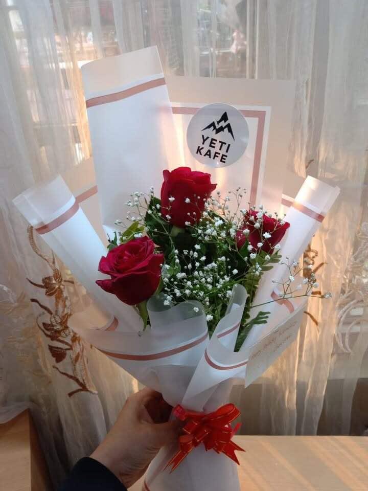 3 Red Rose Bouquet - image 1